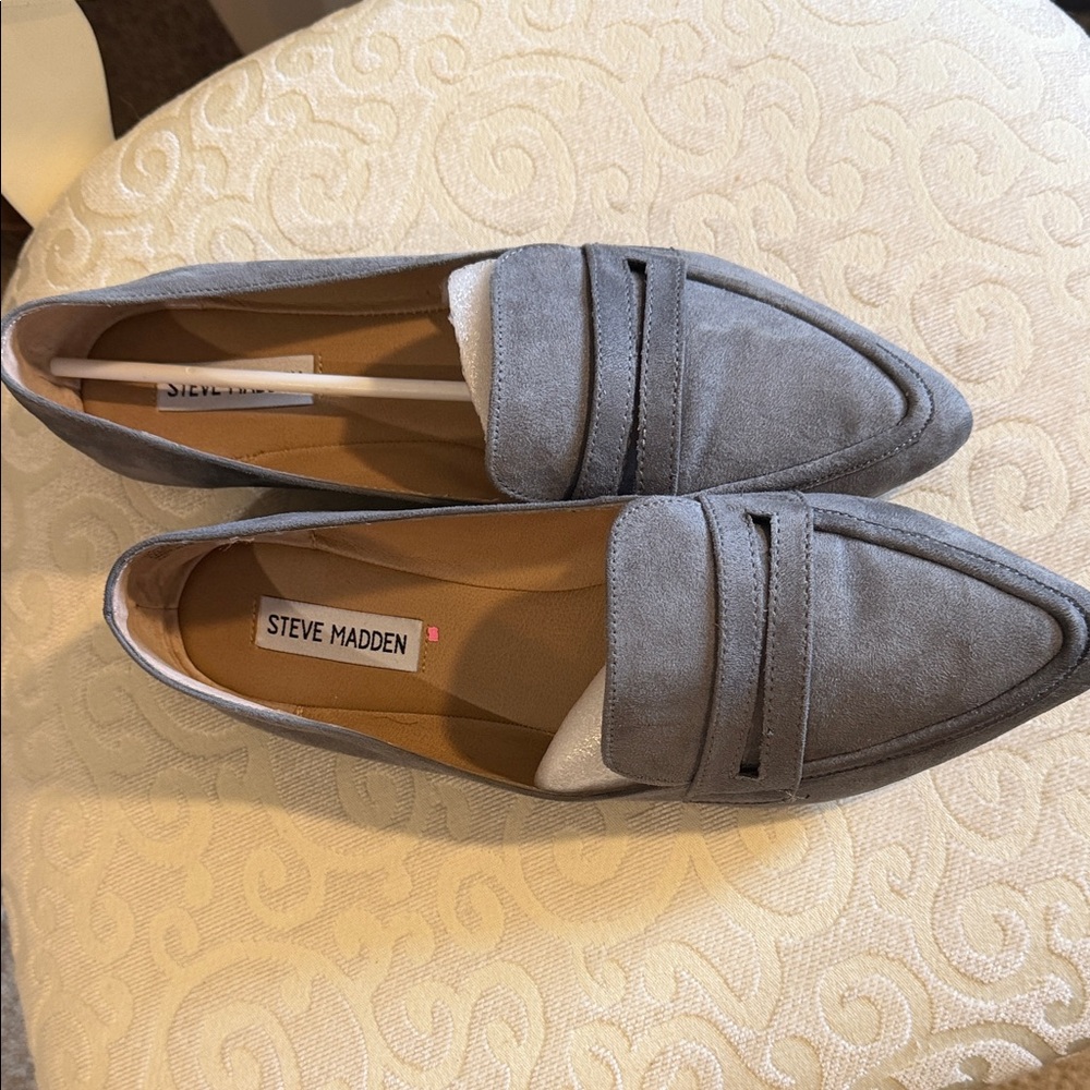 Steve Madden Suede Gray Loafers